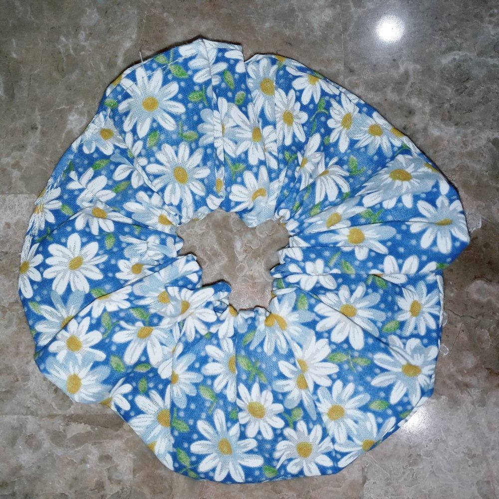 Handmade  Daisy Flowery  Scrunchies